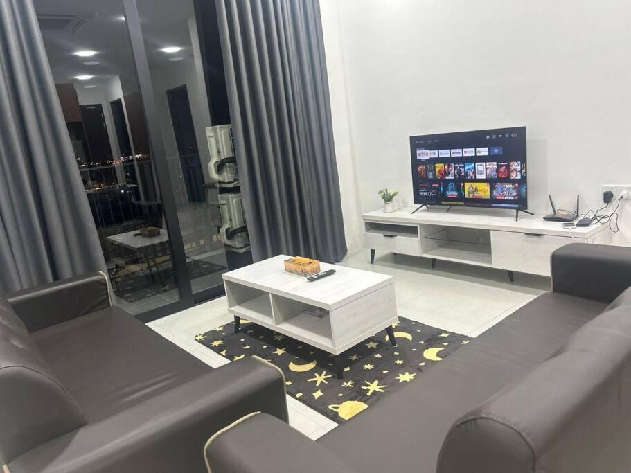 Podium Home2 For 7pax At Aeon Mall Apartment Kuching