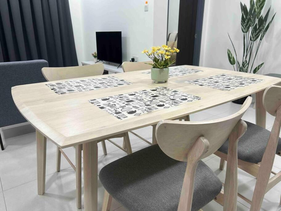 Podium Home2 For 7pax At Aeon Mall Apartment *