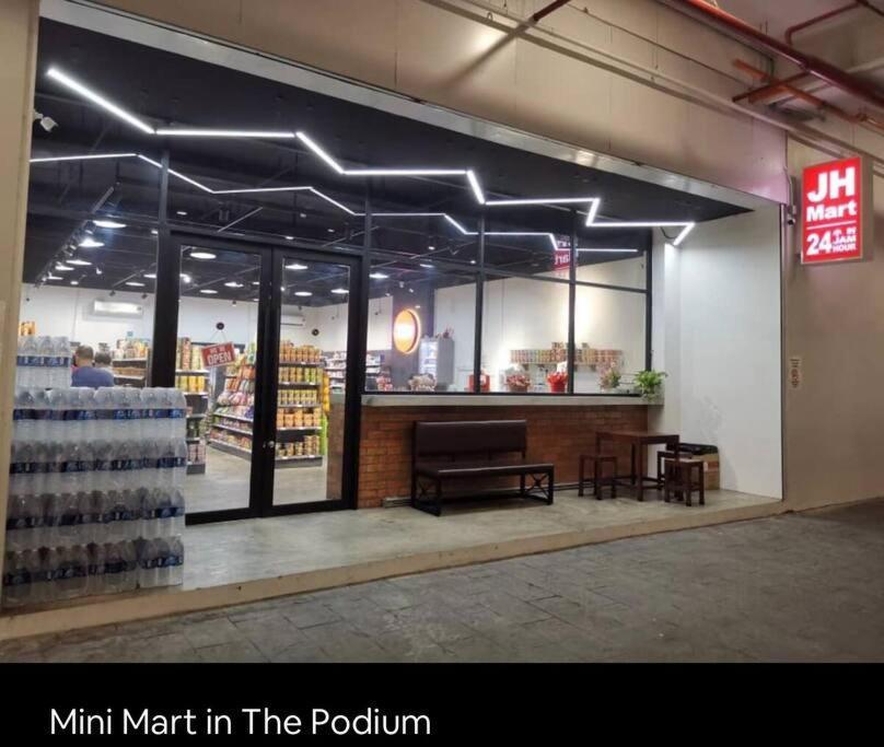 Podium Home2 For 7pax At Aeon Mall