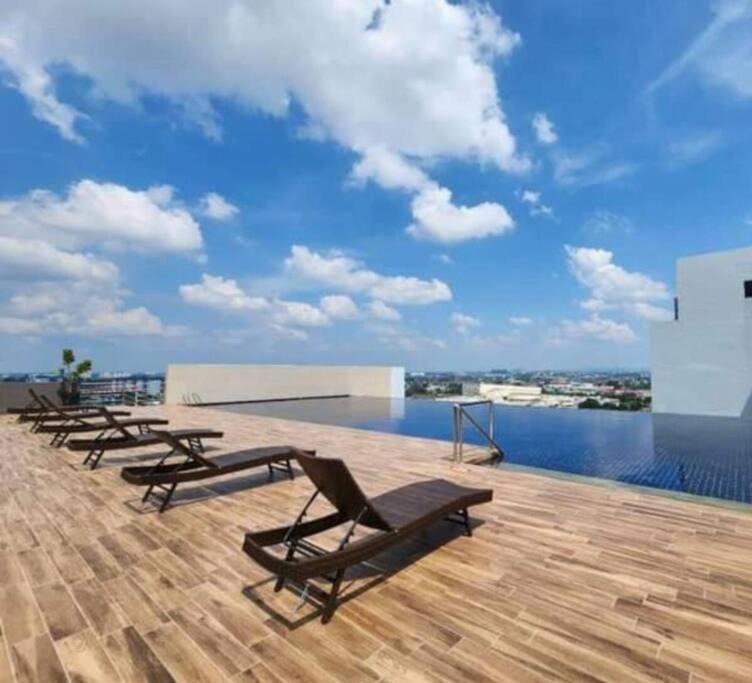 Apartment Podium Home2 For 7pax At Aeon Mall Kuching